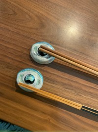 アオリイカの目玉の箸置き（提供：きりこ🦑止まらない飲酒さん）