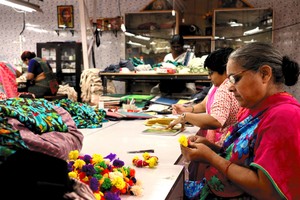 そのファストファッション、誰が作ったの？