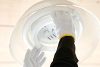 「LEDへの交換」を具体的に検討している人はどのくらいいる？　※画像はイメージです（smile/stock.adobe.com）