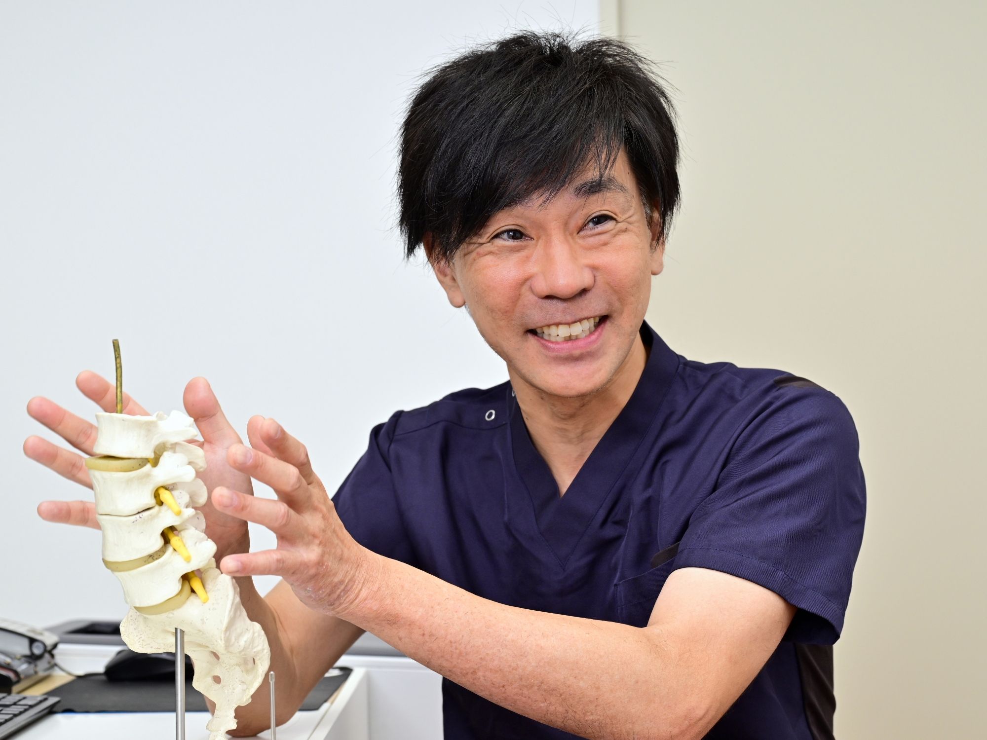 NLC野中腰痛クリニックの野中康行院長が説明する画像