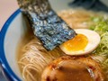 私達の「いつものパターン」はラーメン屋で、彼女はネギを大移動する