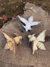 Lilacoo（らいらっくー）さんが手がけた幻獣『ケモノ龍モス』。小さなツノは龍族の証、翼状の膜を使って樹上を自由に滑空しながら暮らす。（Lilacoo（らいらっくー）さんのTwitterより）