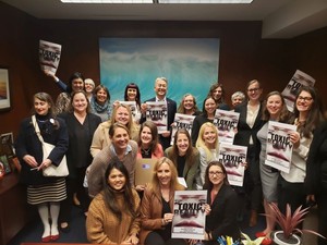 政治家とNPOの連携が社会を動かす　カリフォルニア州では「タンポン税」撤廃も