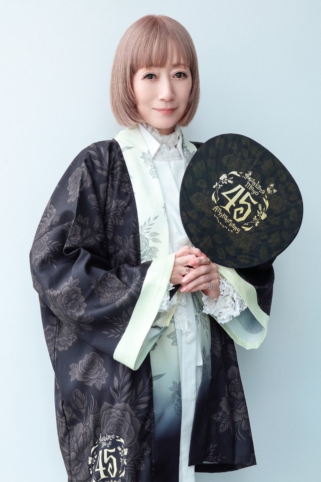 『演劇人祭2026』で初めて新橋演舞場の舞台に立った涼風さん。「あやかしの世界でした！ 楽屋から旧宝塚大劇場の匂いがしました。太刀を置く棚、鏡、ライト、すべてが懐かしかったです」(撮影／小野寺亜紀）