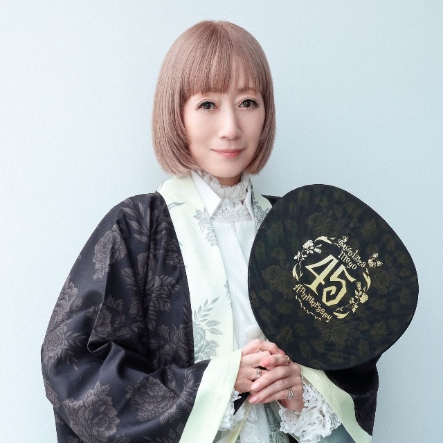 『演劇人祭2026』で初めて新橋演舞場の舞台に立った涼風さん。「あやかしの世界でした！ 楽屋から旧宝塚大劇場の匂いがしました。太刀を置く棚、鏡、ライト、すべてが懐かしかったです」(撮影／小野寺亜紀）