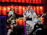 河内から駆け付けた音頭取り・鉄砲光丸の熱唱は本場の底力を示した＝東京・錦糸町