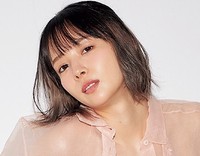 岡田紗佳（撮影：彦坂栄治　ヘアメイク：高野雄一　スタイリング：筒井葉子）