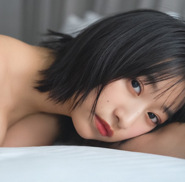 榎原依那さんのセカンド写真集「I am Ina」（撮影：Takeo Dec.／（講談社）より）