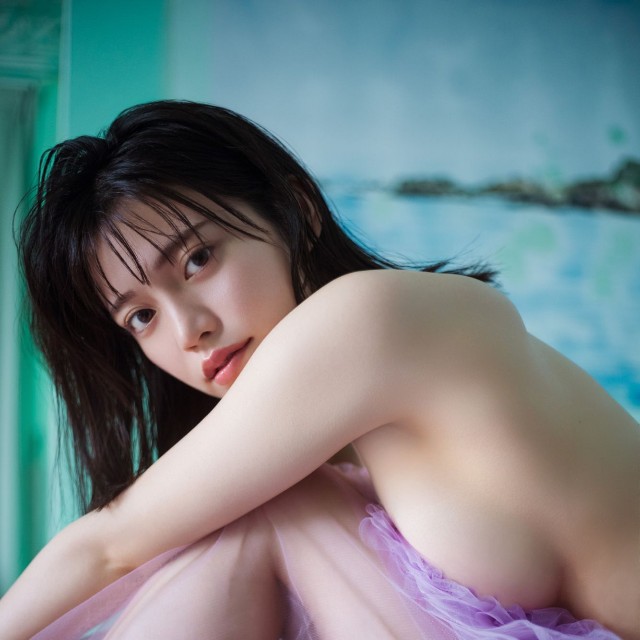 石浜芽衣の2nd写真集（東京ニュース通信社刊）より＝ 撮影／HIROKAZU