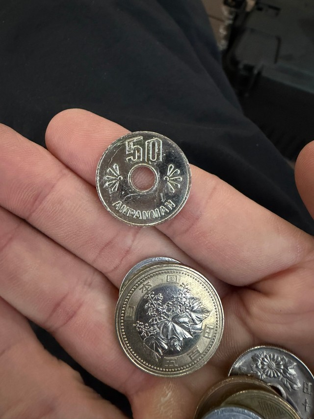 こちらの面はさらに50円玉そっくり…（佑さん提供）