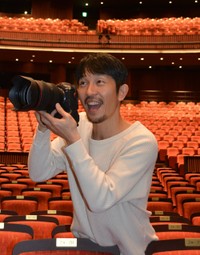 〝ハレの日〟の家族写真を撮影した浅田政志さん