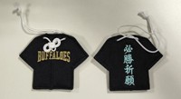 使用後のユニフォームから取った生地で製作された必勝祈願のお守り