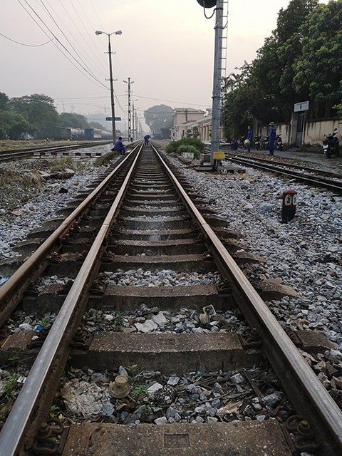 ３本のレールに歴史あり 中国とベトナム結ぶ鉄道、赤字続きでもやめ