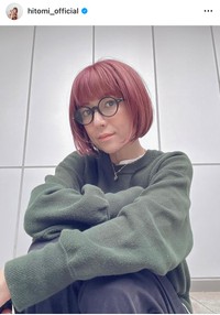 hitomi（@hitomi_official）さんのインスタグラムより
