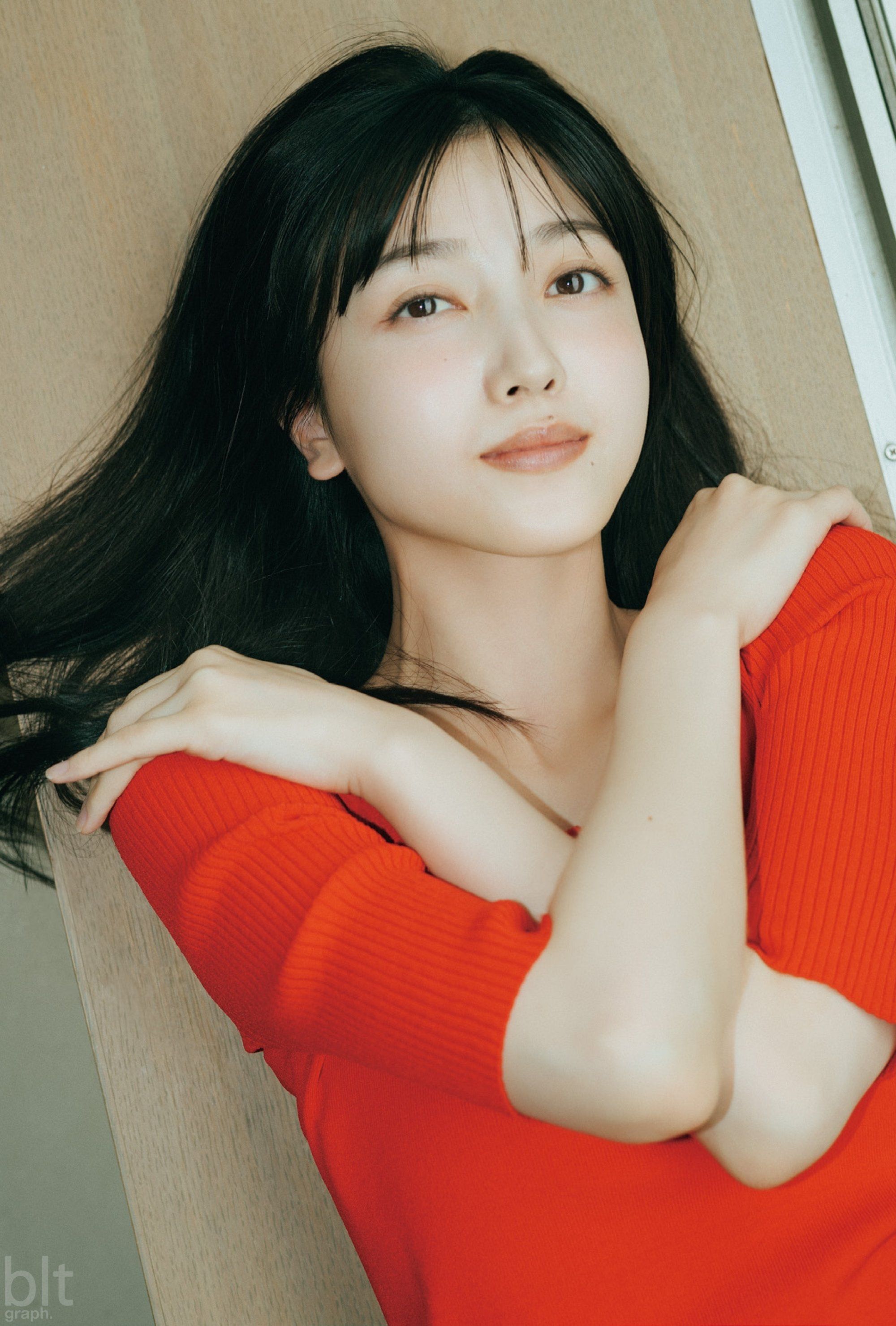 卒業2日前のラストショット…！乃木坂46・久保史緒里、特集号で特別