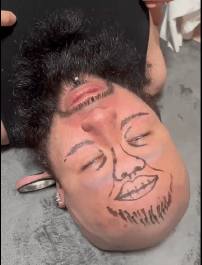 薄目になると仏様のような雰囲気