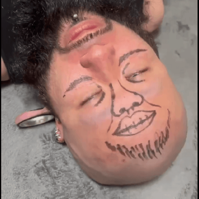 薄目になると仏様のような雰囲気