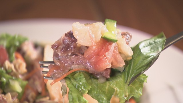 藤塚町マルシェ／旬のフルーツと食べる自家製イノシシボイルハムのグリーンサラダ