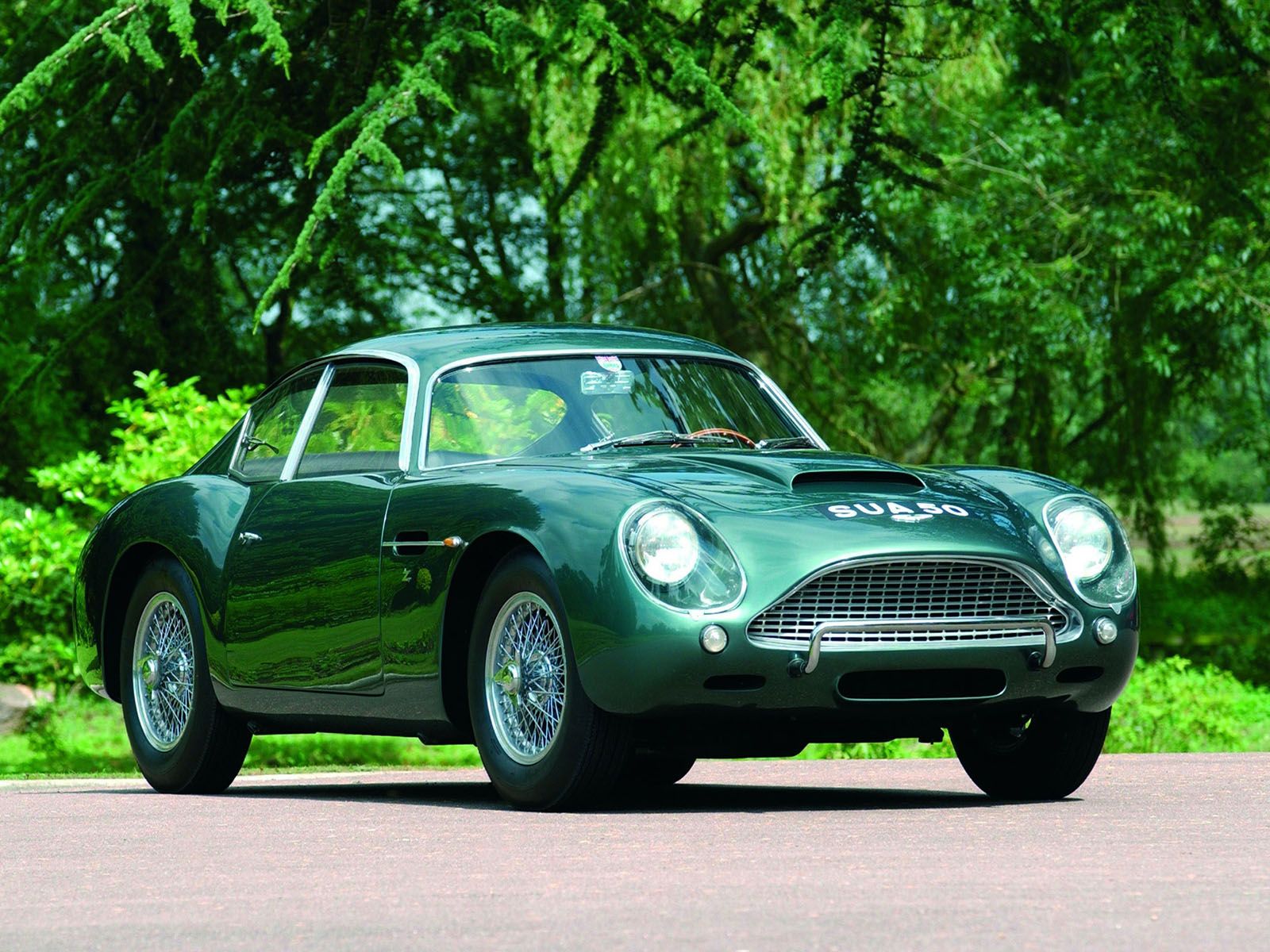 ギャラリー | 往年の名車からスポーティーな最新モデルまで アストン