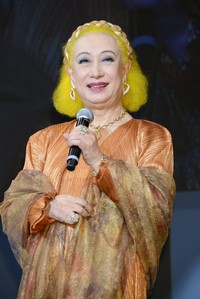歌手・俳優として一時代を築いた美輪明宏さん(2013年撮影)