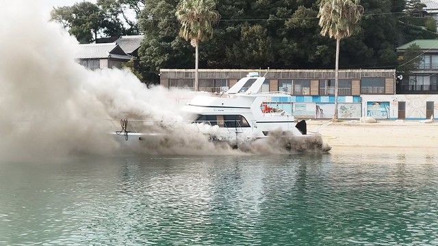 瀬戸内市の牛窓海水浴場の沖でプレジャーボートの火災　けが人なし　岡山県
