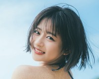 すみぽん（高倉菫）さんの写真集「すみぽん1st写真集『offcourt』」（撮影：東京祐）