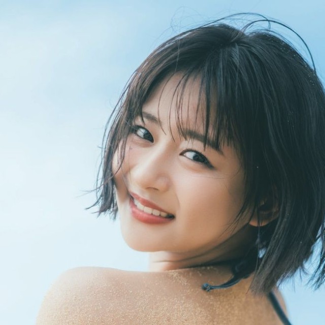 すみぽん（高倉菫）さんの写真集「すみぽん1st写真集『offcourt』」（撮影：東京祐）