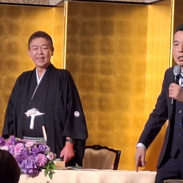 息の合ったやりとりを繰り広げた玉袋筋太郎(左)と太田光＝東京・明治記念館