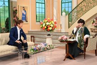 黒柳徹子さん（右）とトークを繰り広げる太川陽介さん