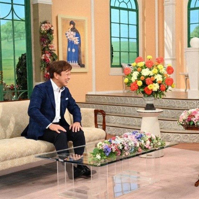黒柳徹子さん（右）とトークを繰り広げる太川陽介さん