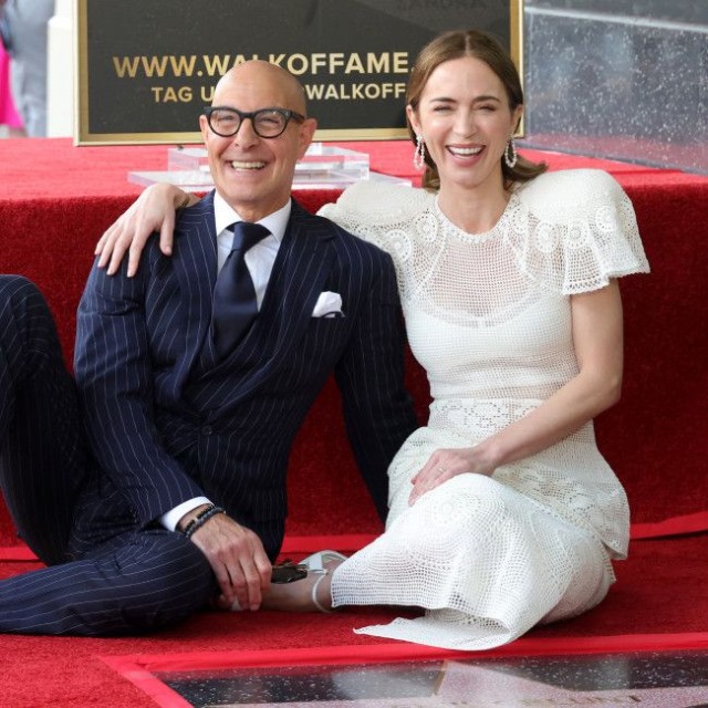殿堂入りを果たしたスタンリー・トゥッチ（左）とエミリー・ブラント