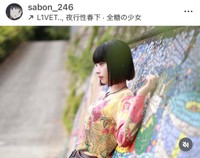 個性的な洋服も着こなします。