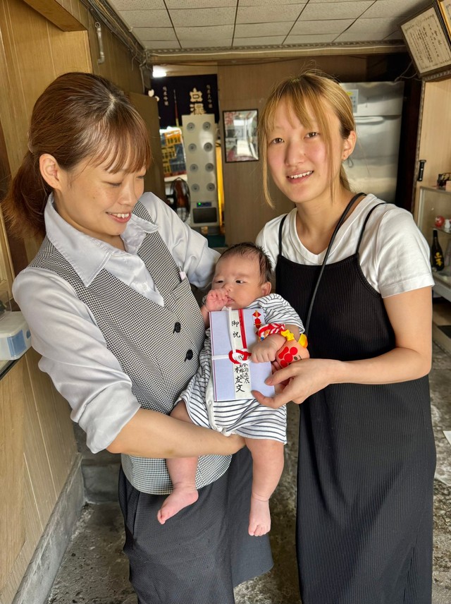 社員わずか20数名の「山本酒造店」では、過去5年間で約10人の新生児が誕生（山本さん提供）