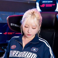 「週刊 SPA!」（扶桑社）2025年9月9日発売号に登場した麻倉瑞季＝撮影：田中智久、ヘアメイク：海瀬志津奈（JULLY）、スタイリング：沼田実咲（ミタケイショウ）