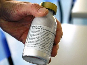 政府がヘロインを配るスイス　薬物依存を健康問題と考える発想