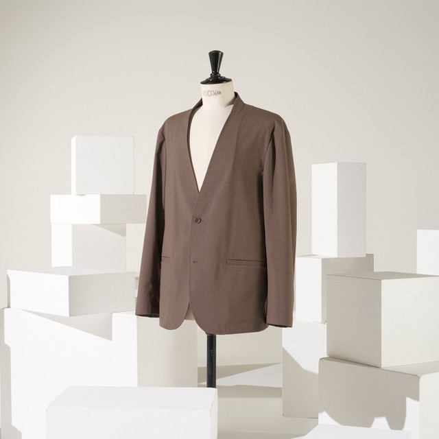 レジェンドデザイナーの小粋なカラーリングで活用度大<br>この春、手に入れたい旬のノーカラージャケット【タケオキクチ】