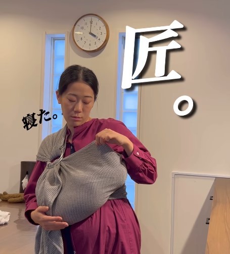 まさに寝かしつけ、匠の技です（提供：＠suisuiminkoさん）
