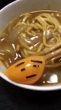 箸でつままれる卵の黄身 ※うのきさんのX動画より抜粋