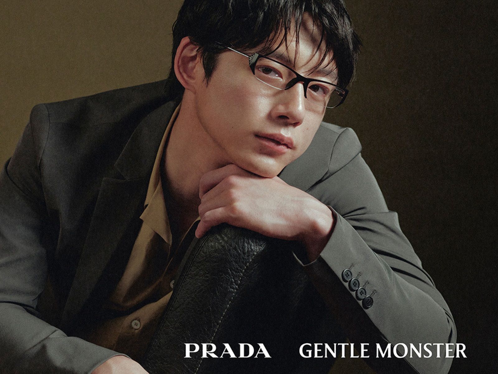 視力2.0でもほしい……坂口健太郎がまとう、PRADA×GENTLE MONSTERの