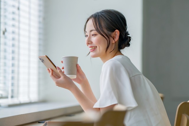 AIとのデートを検討する理由は？　※画像はイメージです（naka/stock.adobe.com）