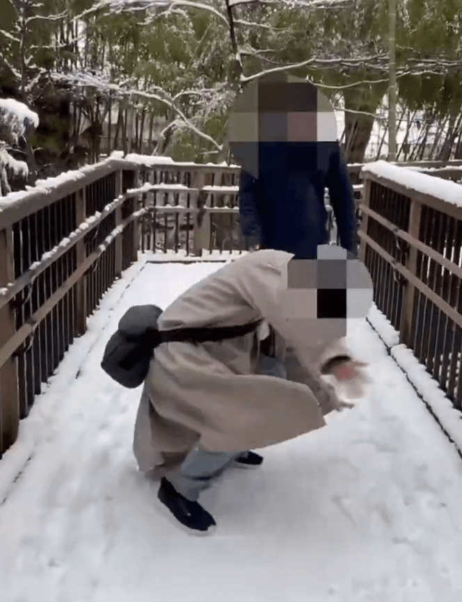 もうダメ！転びそうになるも…