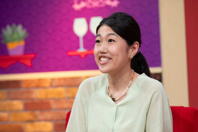 インタビューに応じる人気番組「夫が寝たあとに」のMC、横澤夏子さん