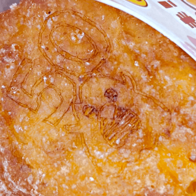 「からあげクン」50周年記念の数字と妖精の刻印が（画像提供：ましろまるさん）