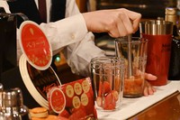 1杯にベリーツを4〜5粒と贅沢に使っている（写真／Lmaga.jp編集部）