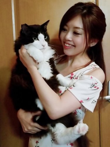 小柄な夕香子さんが抱くと、体の幅が変わらない。家で「ねえね」と呼ばれる夕香子さん。「がん細胞もうこないで」
ぎんのすけの健康をmaiさんも皆も願い続けている