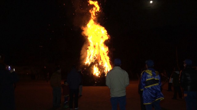 無病息災など願う…新春恒例「とんど焼き」香川・小豆島町