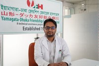 山形ダッカ友好総合病院の呼吸器内科医アブドゥラ・マスードさん=2024年5月5日、ダッカ市内、荒ちひろ撮影