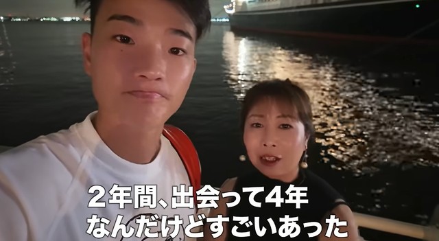 先日、結婚2周年の記念日を迎えた二人／YouTubeチャンネル「イサムとみどり」（@ISAMUtoMIDORI）さん提供