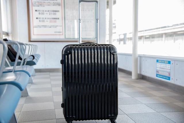 これは忘れ物？それとも…？　※画像はイメージです（tatsushi/stock.adobe.com）