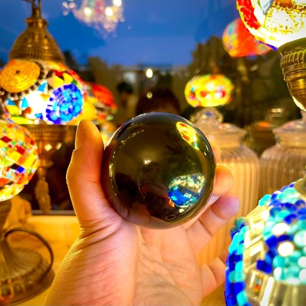 鉛筆の芯振りかけた泥だんごの夜の様子（画像提供：noriko 世界泥だんご協会会長（仮）さん）